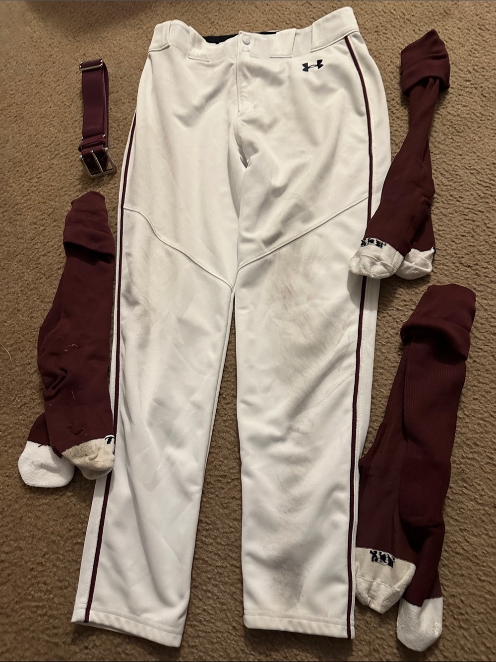 Under Armour White Men Baseball bundle, L pants with Maroon Pip, 3 tsk socks,